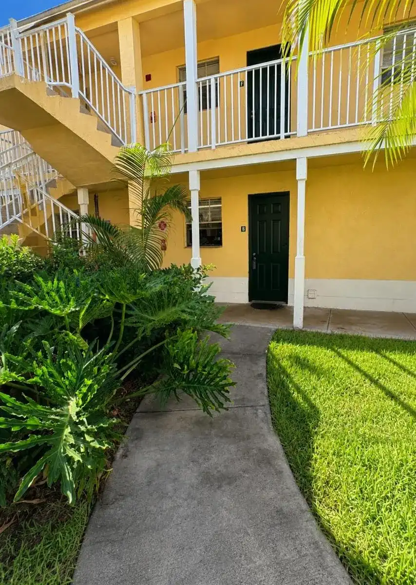 6323 La Costa Drive # B, Boca Raton FL 33433