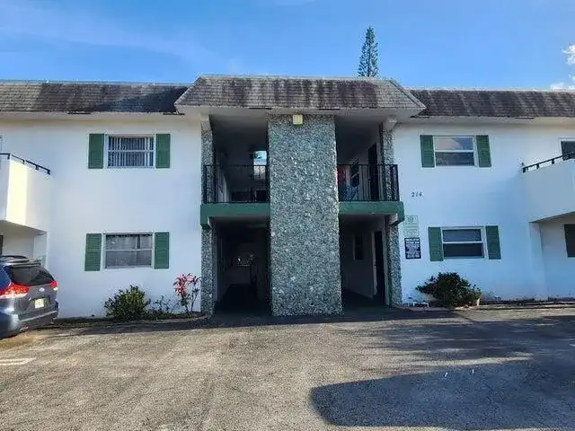 214 SW 1ST Street # 2, Pompano Beach FL 33060