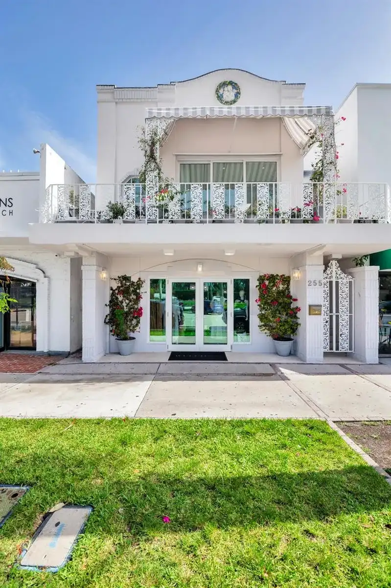 255 Royal Poinciana Way, Palm Beach FL 33480