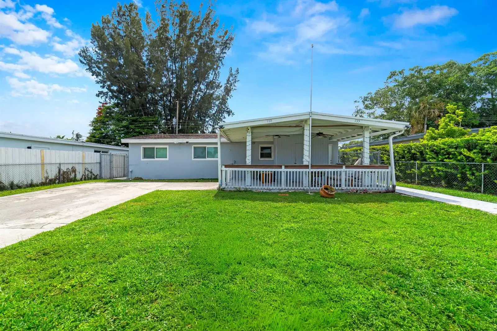 735 Hibiscus Drive, Royal Palm Beach FL 33411