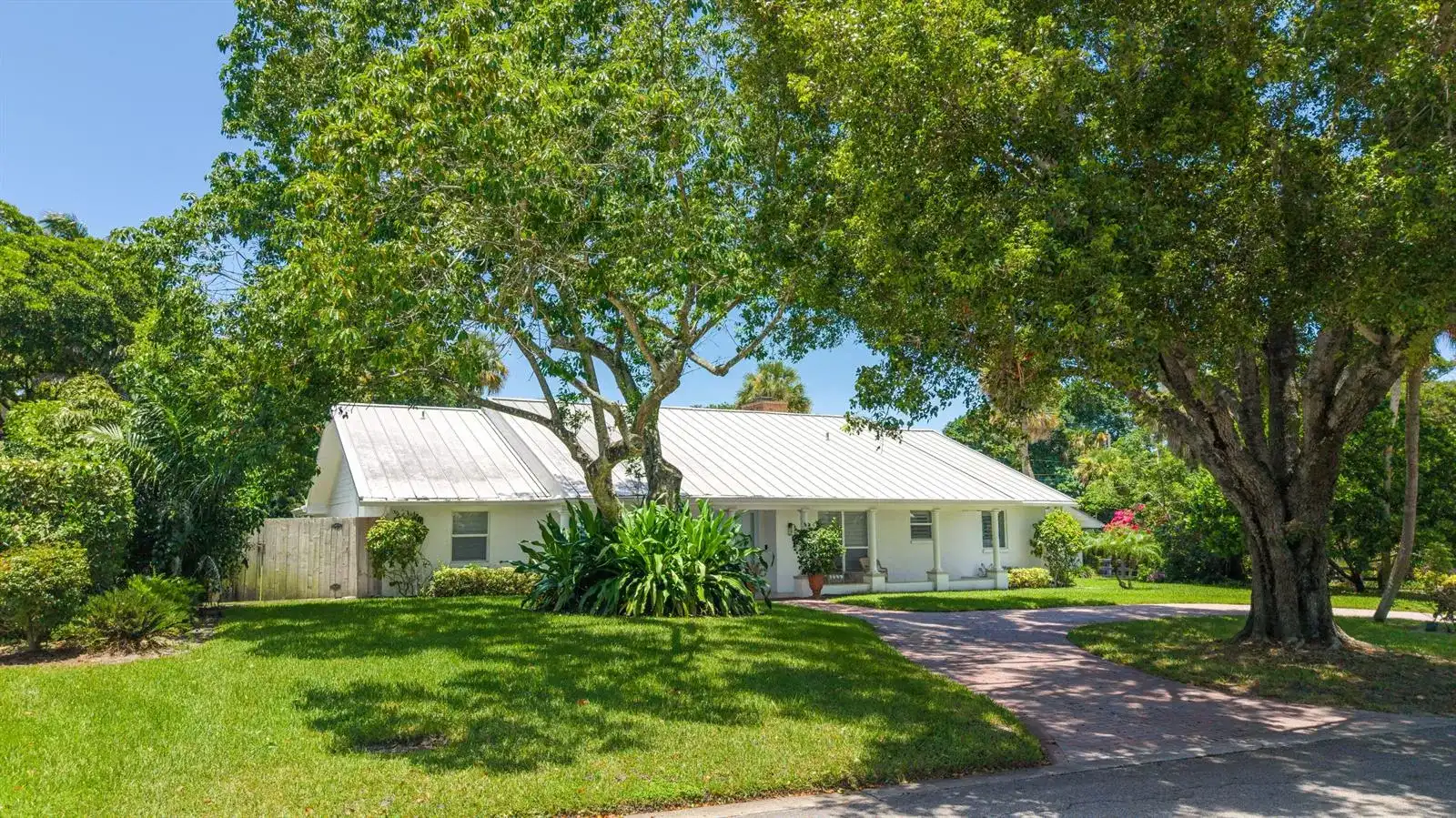 15 W HIGH POINT Road, Sewalls Point FL 34996