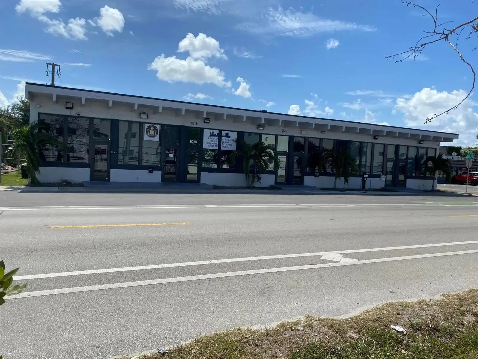 1000 S 56th Avenue, Hollywood FL 33023