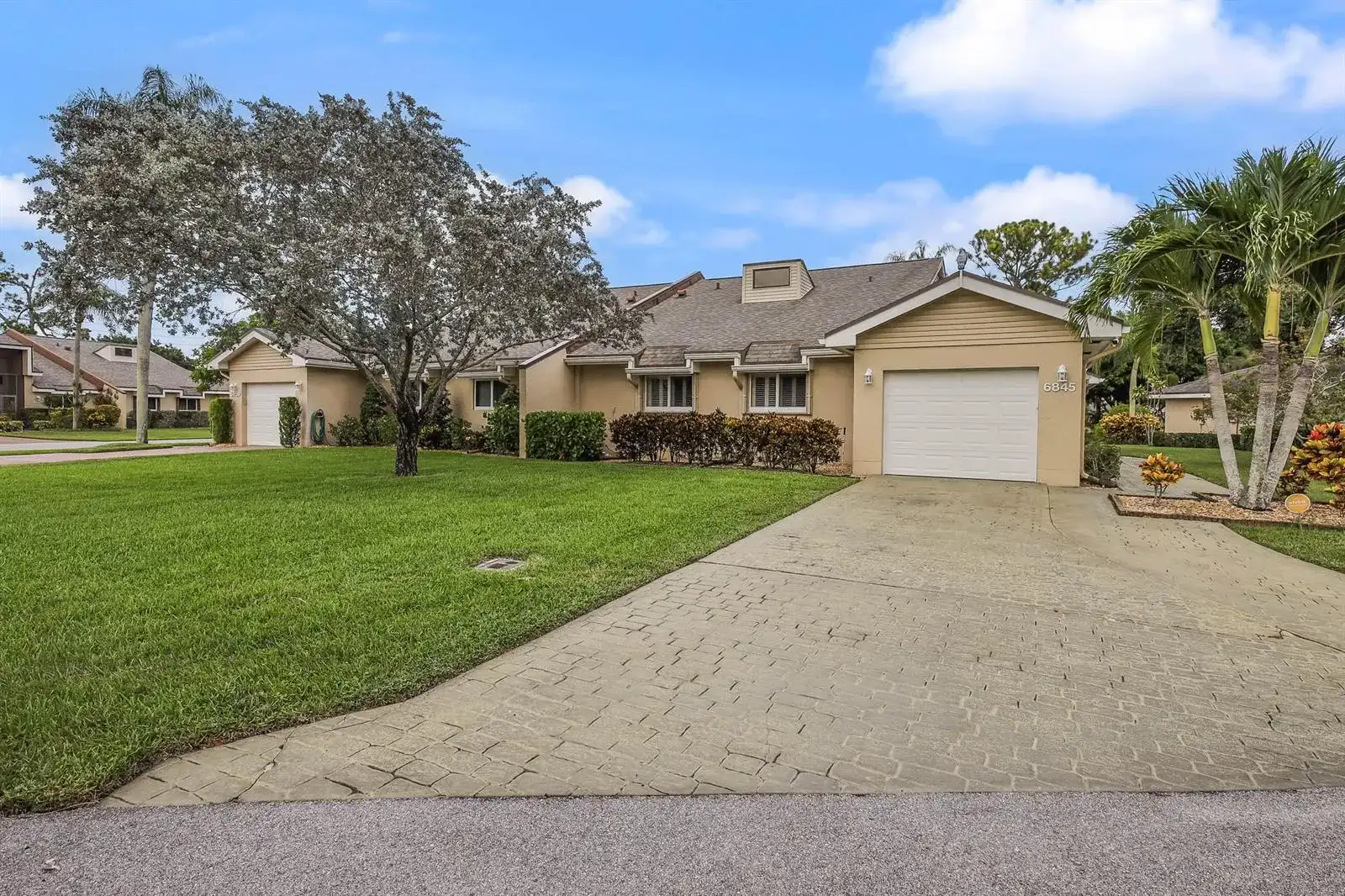 6845 FOUNTAINS Circle, Lake Worth FL 33467