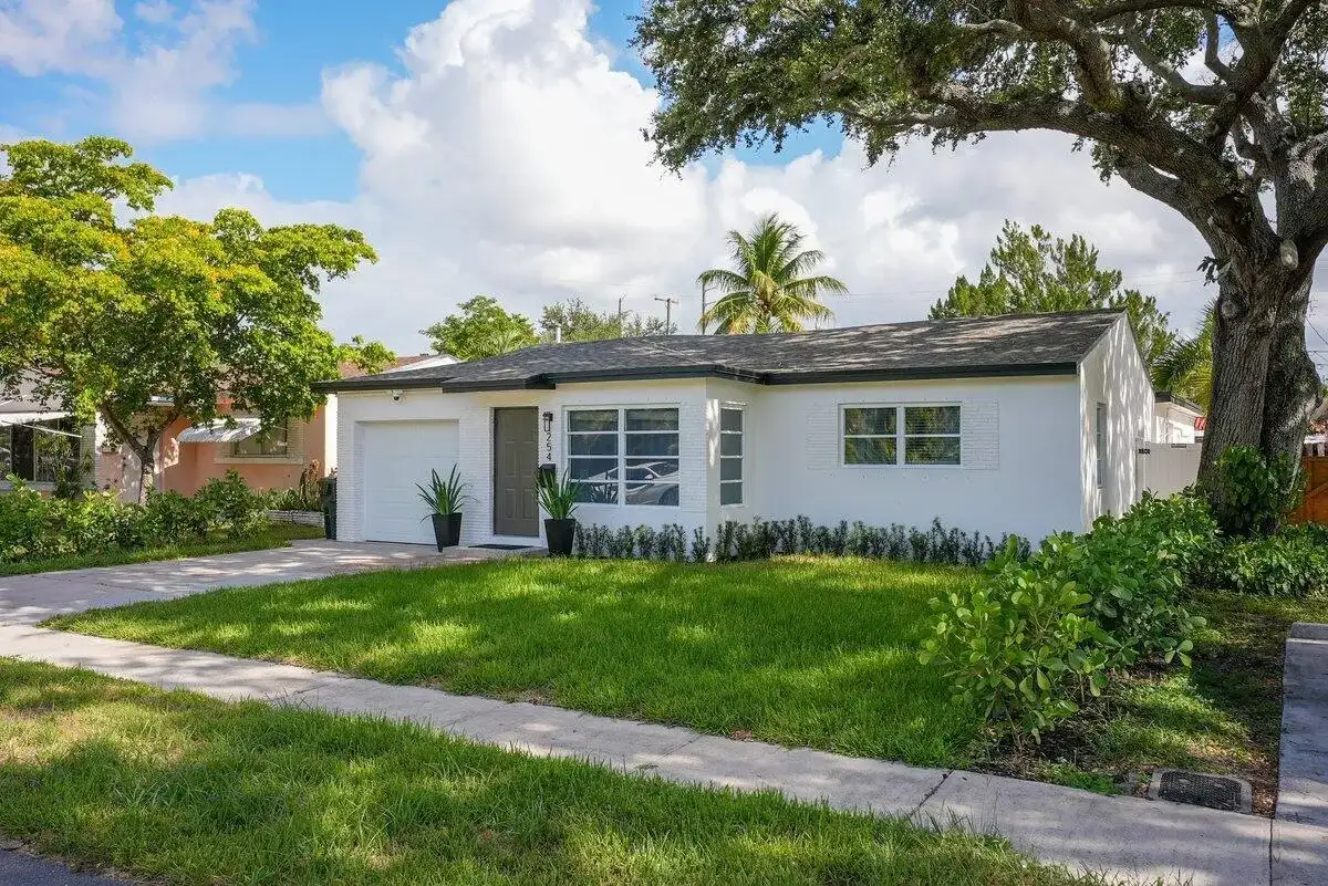 254 SW 6th Street, Dania Beach FL 33004