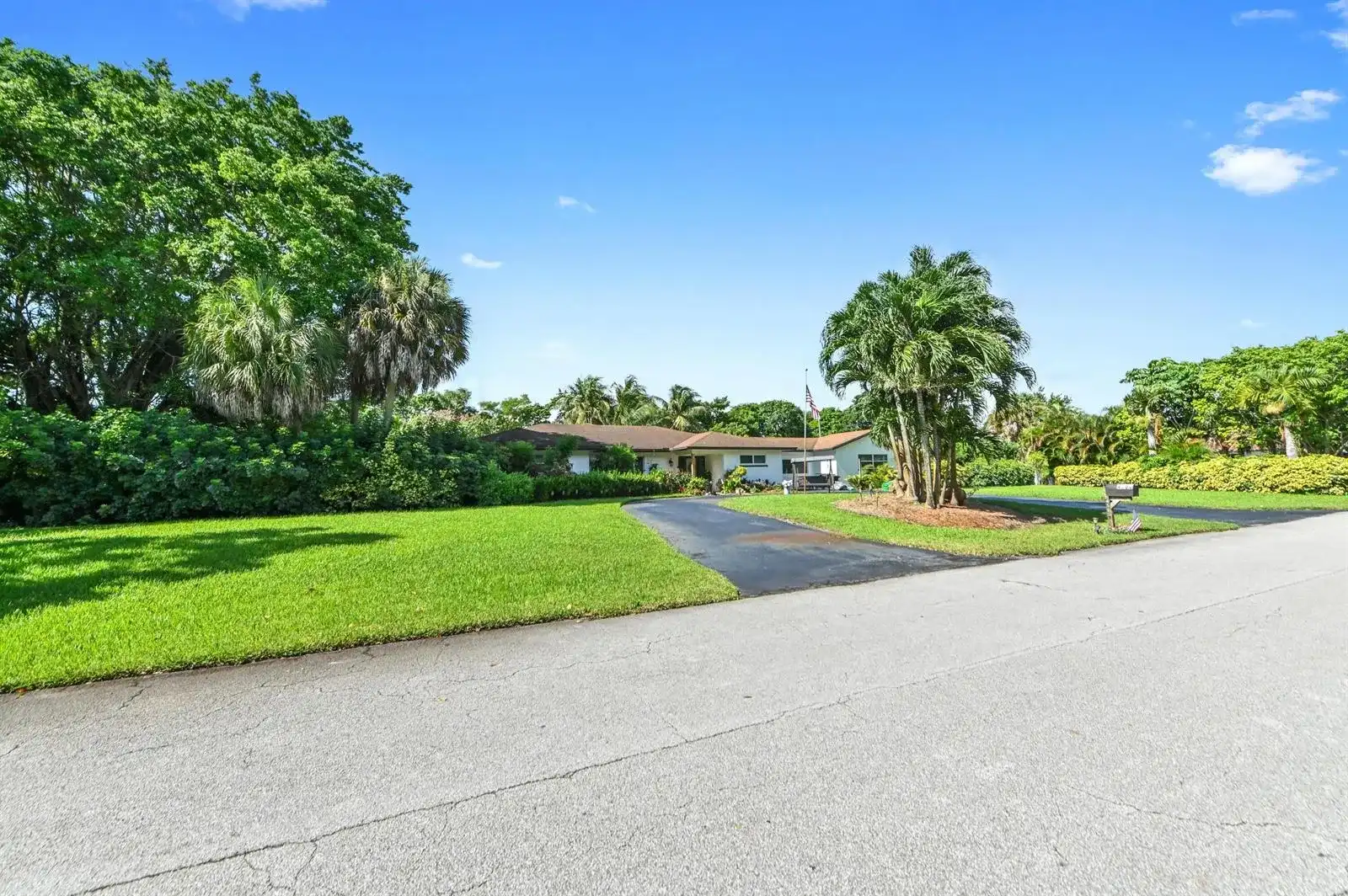 4580 Glenwood Drive, Coconut Creek FL 33066