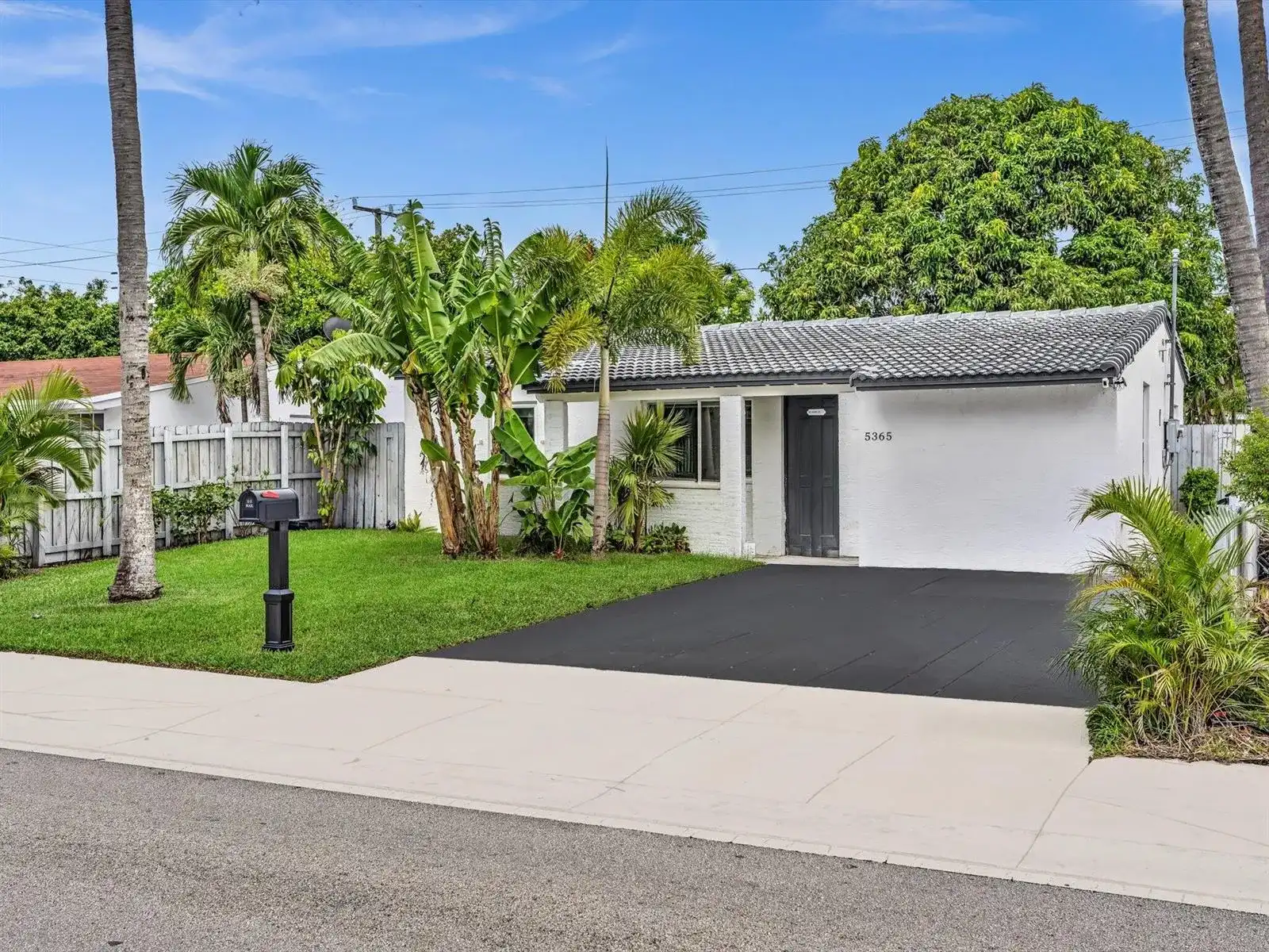 5365 N Andrews Avenue, Oakland Park FL 33309