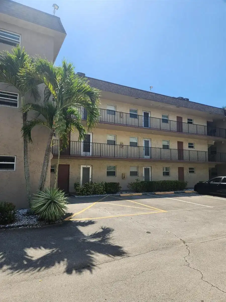 705 Lori Drive # 110, Palm Springs FL 33461