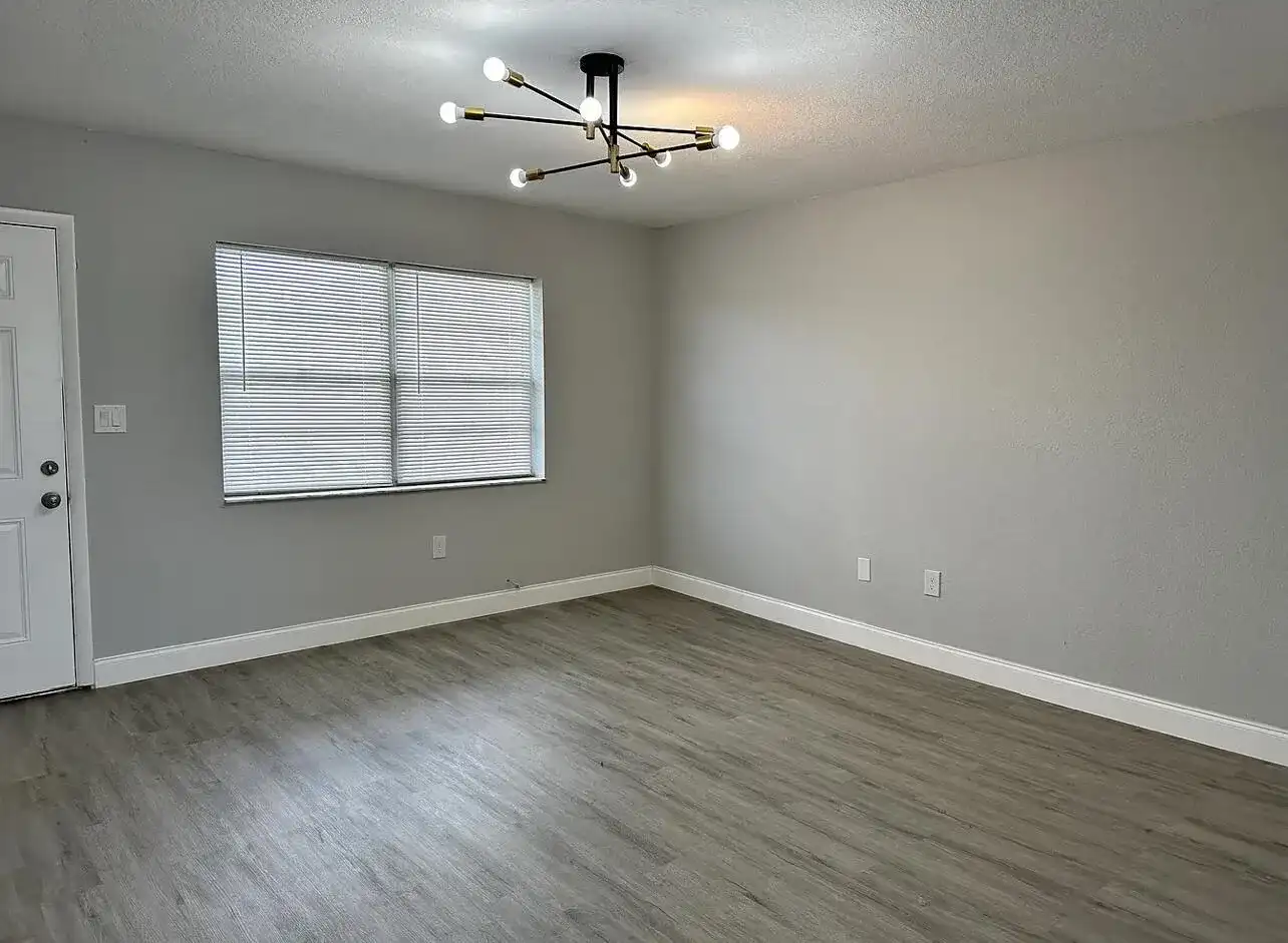 110 SE 7TH Street # 2, Hallandale Beach FL 33009