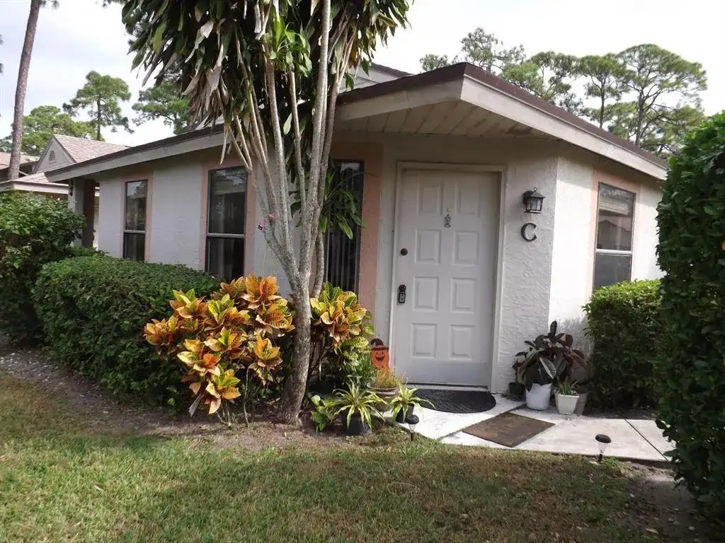 2825 Stoneway Lane # 2825, Fort Pierce FL 34982
