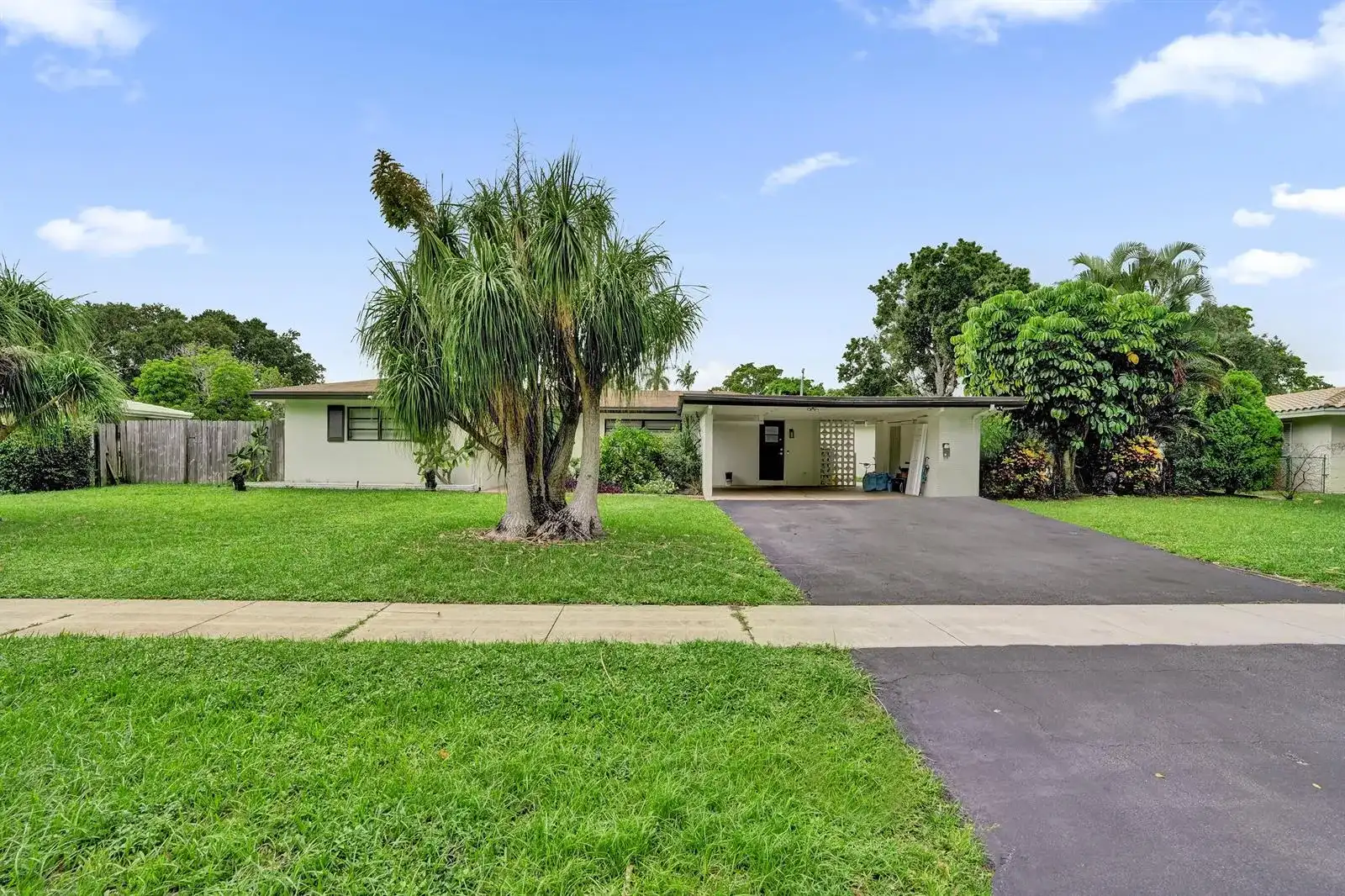 885 Azalea Court, Plantation FL 33317
