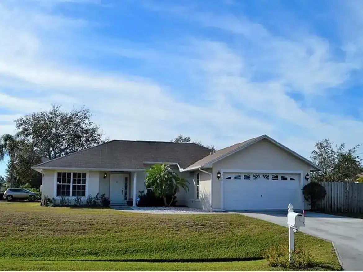 102 SW GLENWOOD Drive, Port St. Lucie FL 34984