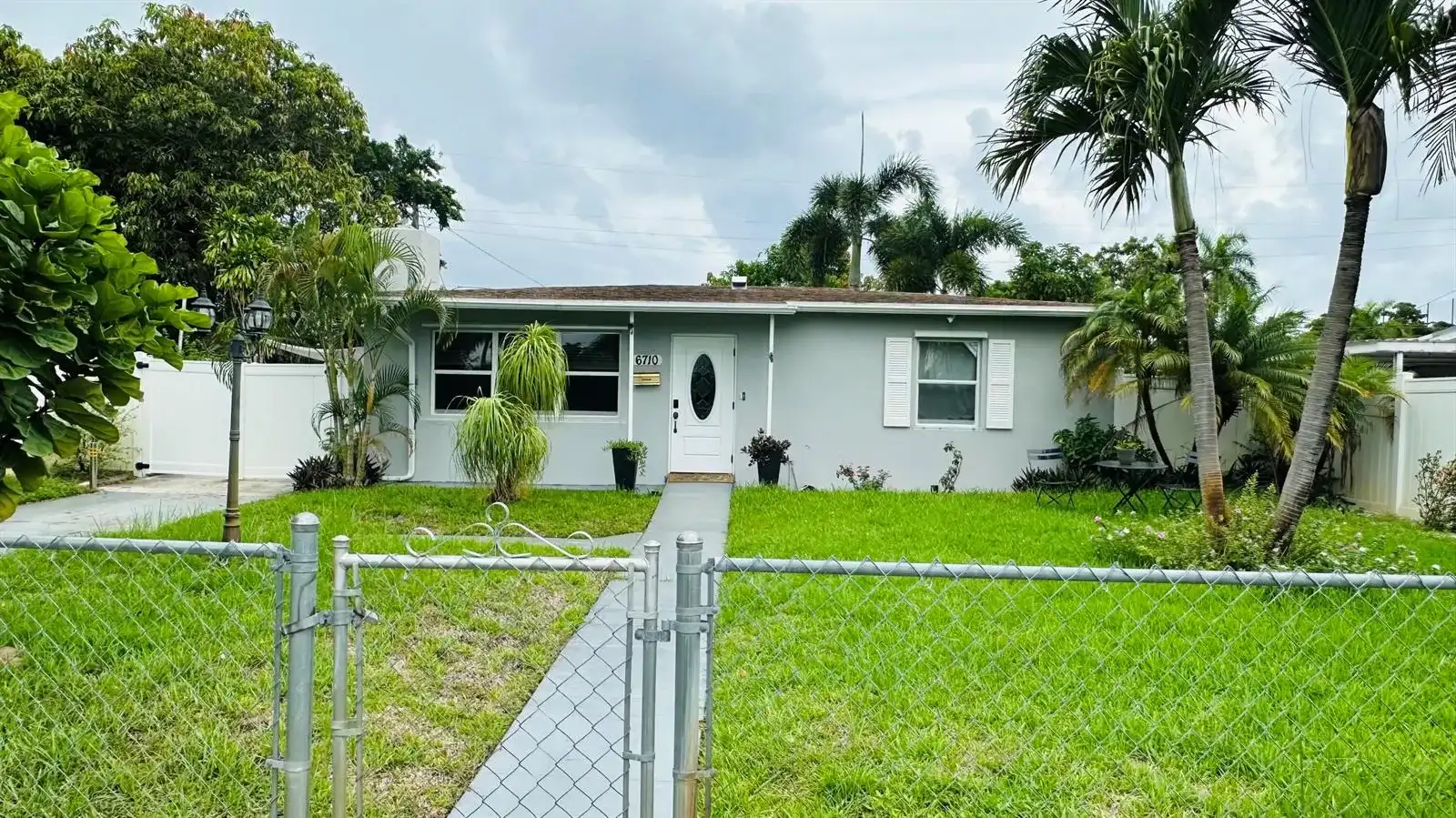 6710 Forest Court, West Palm Beach FL 33405