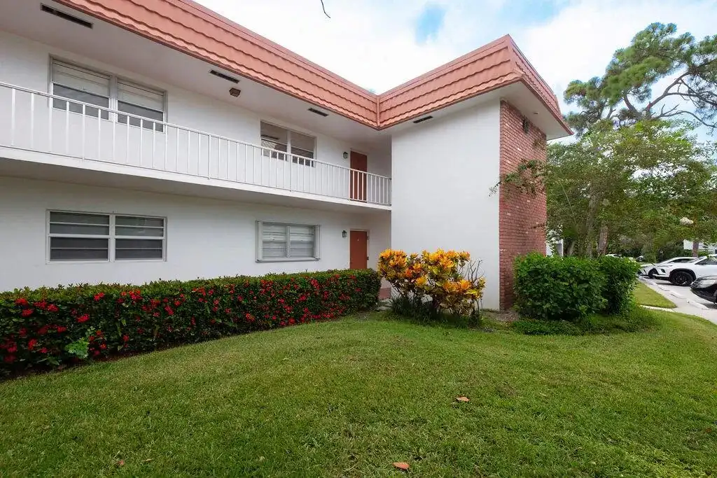 2600 SE OCEAN Boulevard # M1, Stuart FL 34996