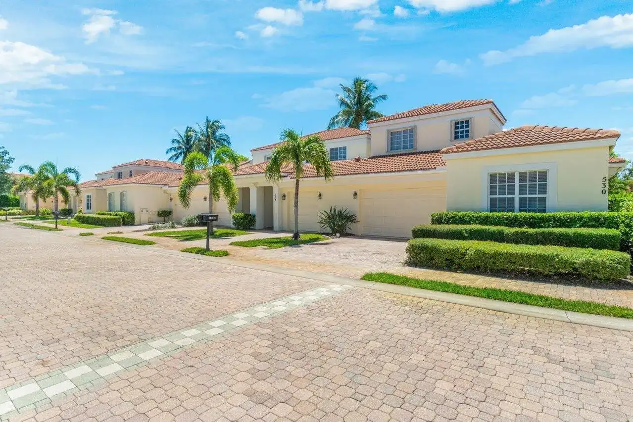 526 COMMONS Drive, Palm Beach Gardens FL 33418