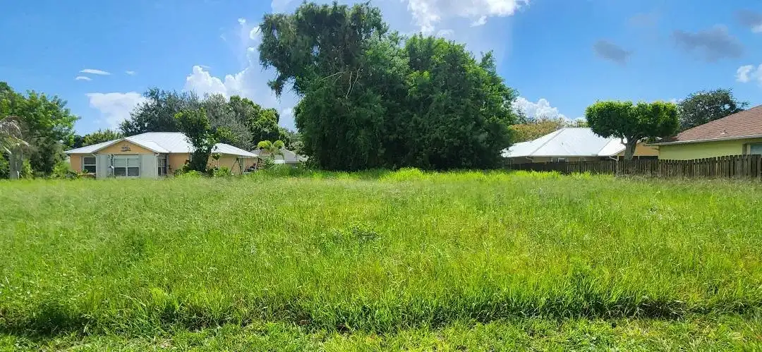 8247 SANDPINE Circle, Port St. Lucie FL 34952
