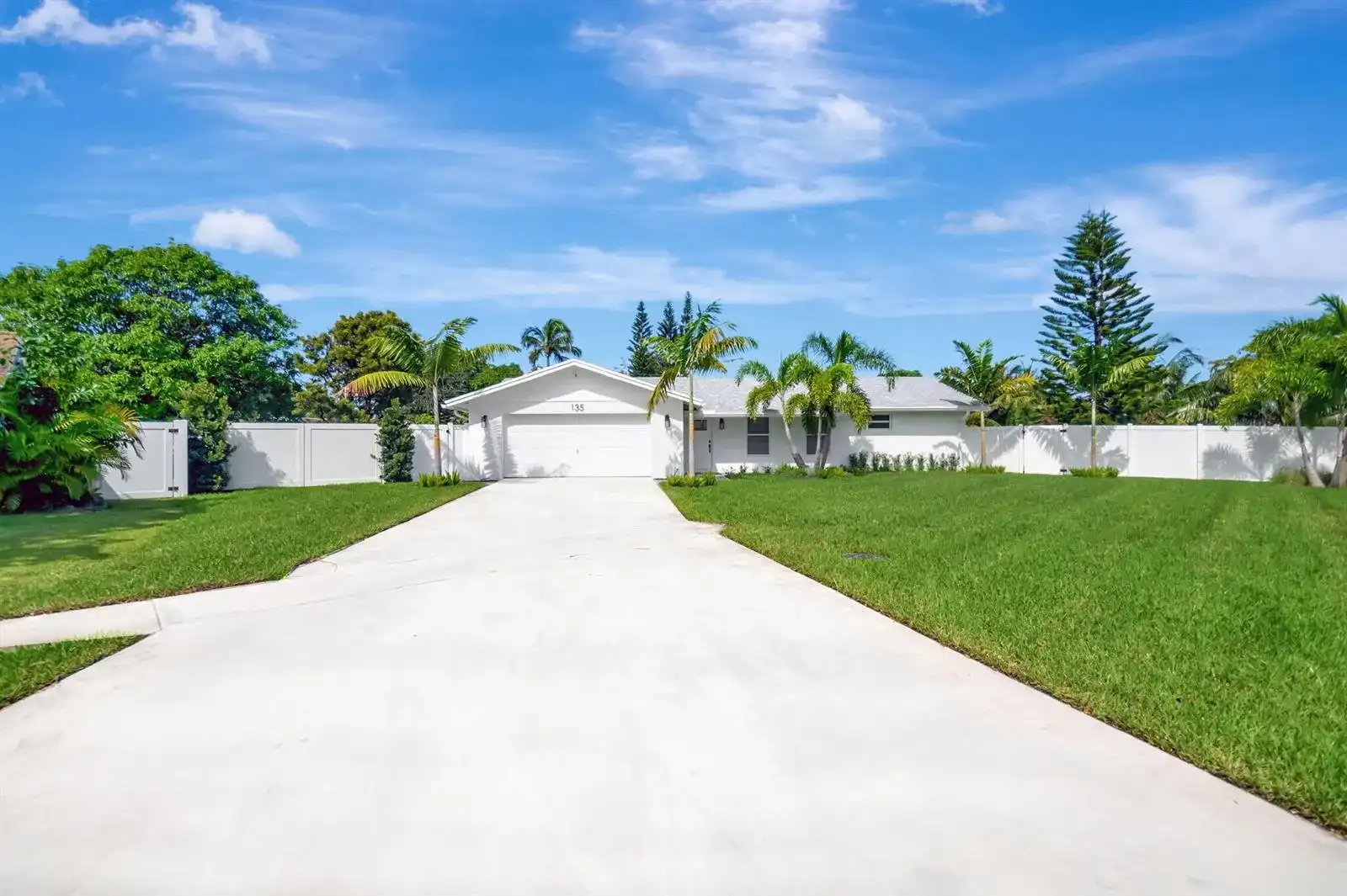 135 SE 28th Court, Boynton Beach FL 33435