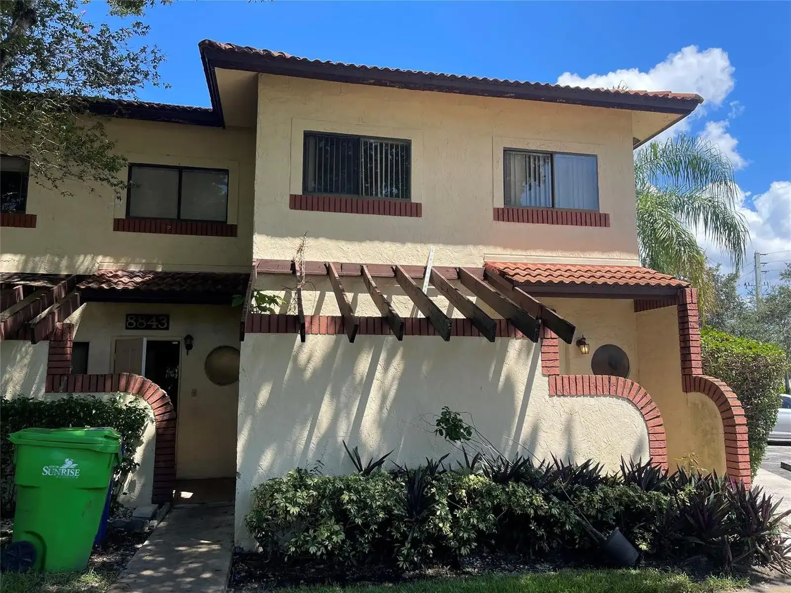 8843 SPRINGTREE LAKES Drive, Sunrise FL 33351
