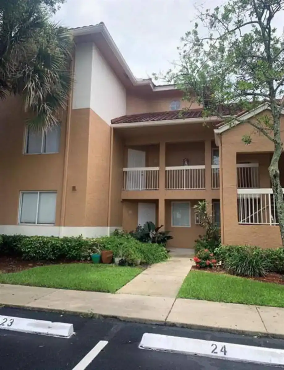 832 NW 92ND Avenue, Plantation FL 33324
