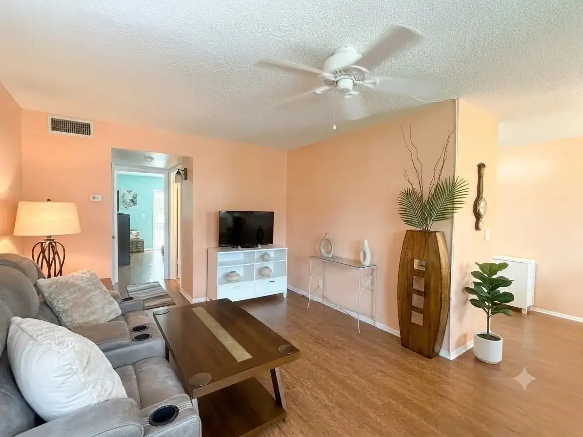 28 PINE ARBOR # 105, Vero Beach FL 32962