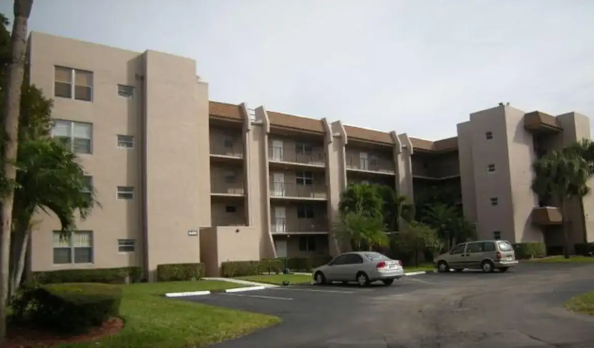 9460 Tangerine Place # 207, Davie FL 33324