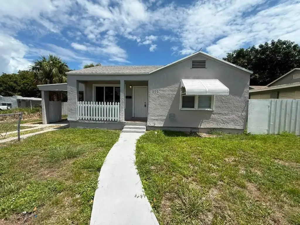 933 30TH Court, West Palm Beach FL 33407