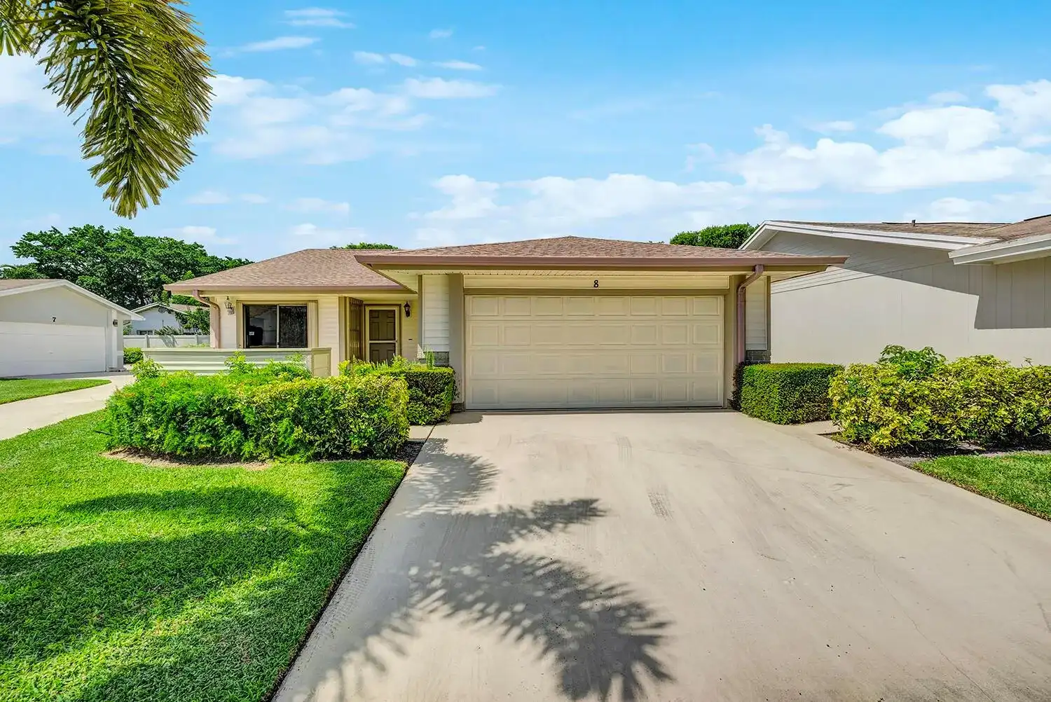 8 Eaton Place, Boynton Beach FL 33426