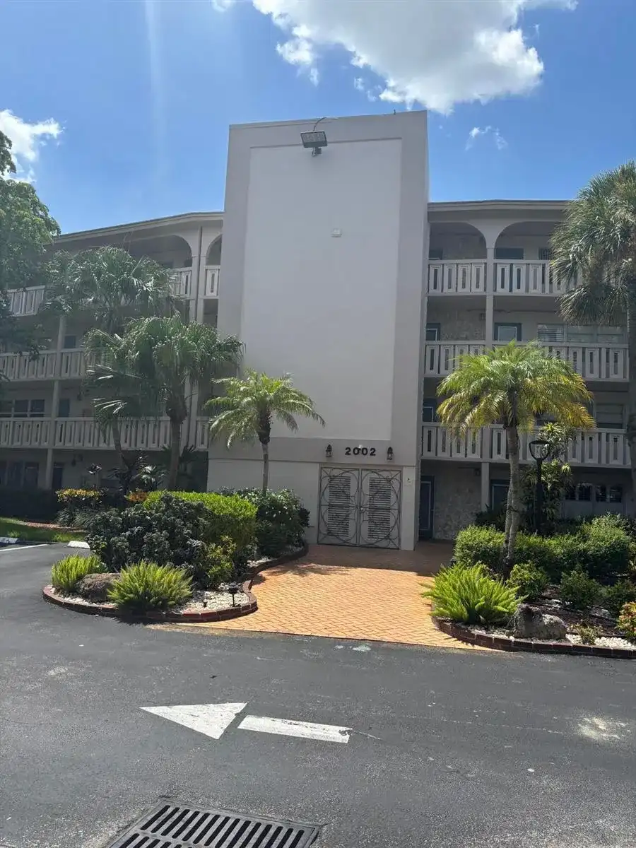2002 Granada Drive # E1, Coconut Creek FL 33066