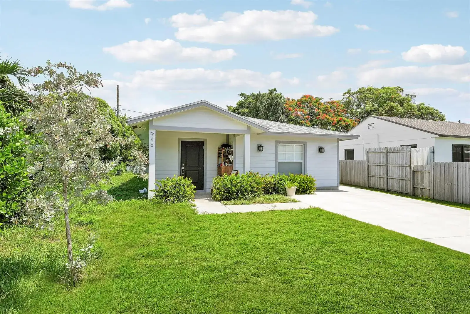 945 32ND Street, West Palm Beach FL 33407