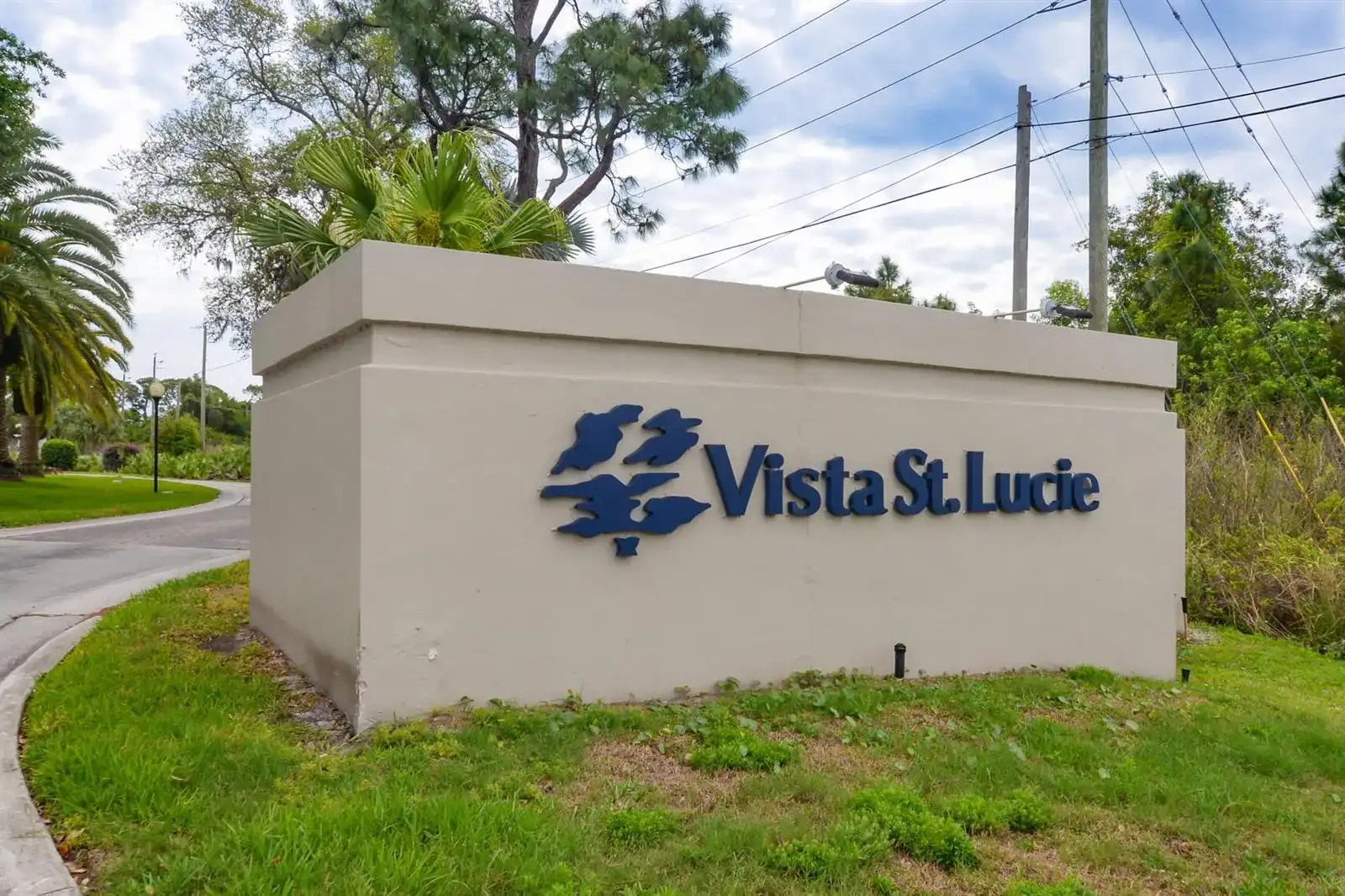 8 Lake Vista Trail, Port St. Lucie FL 34952