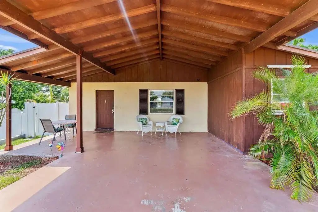1102 Florence Road, Lantana FL 33462