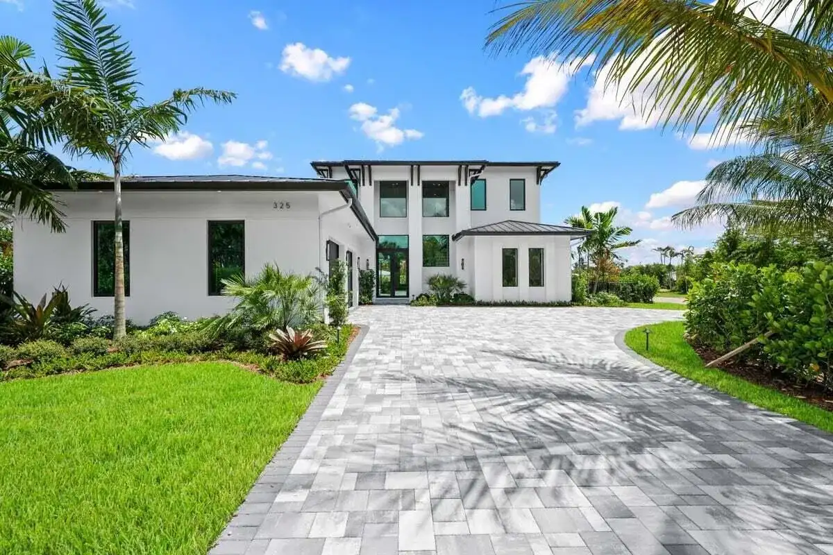 325 W Riverside Drive, Jupiter FL 33469