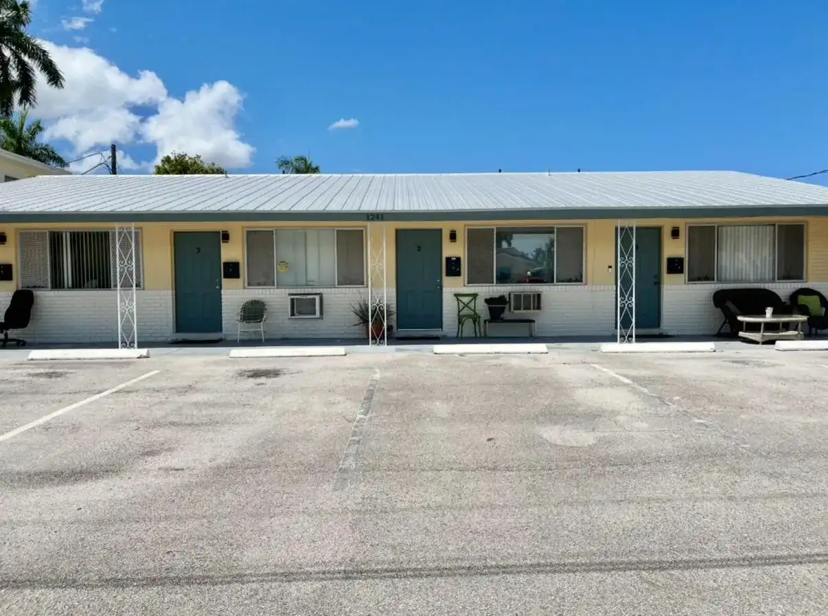 1241 SE 3RD Street # 4, Deerfield Beach FL 33441