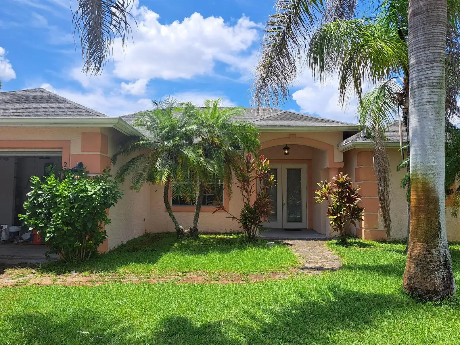 2262 SE Glover Street, Port St. Lucie FL 34984