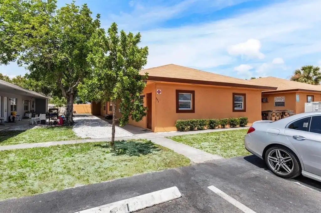 279 SW 1ST Street # 3, Deerfield Beach FL 33441