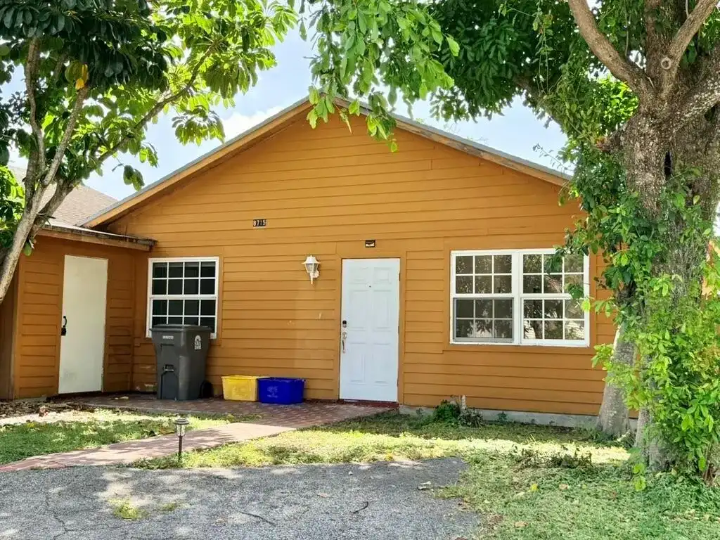 8715 PLUTO Terrace, West Palm Beach FL 33403