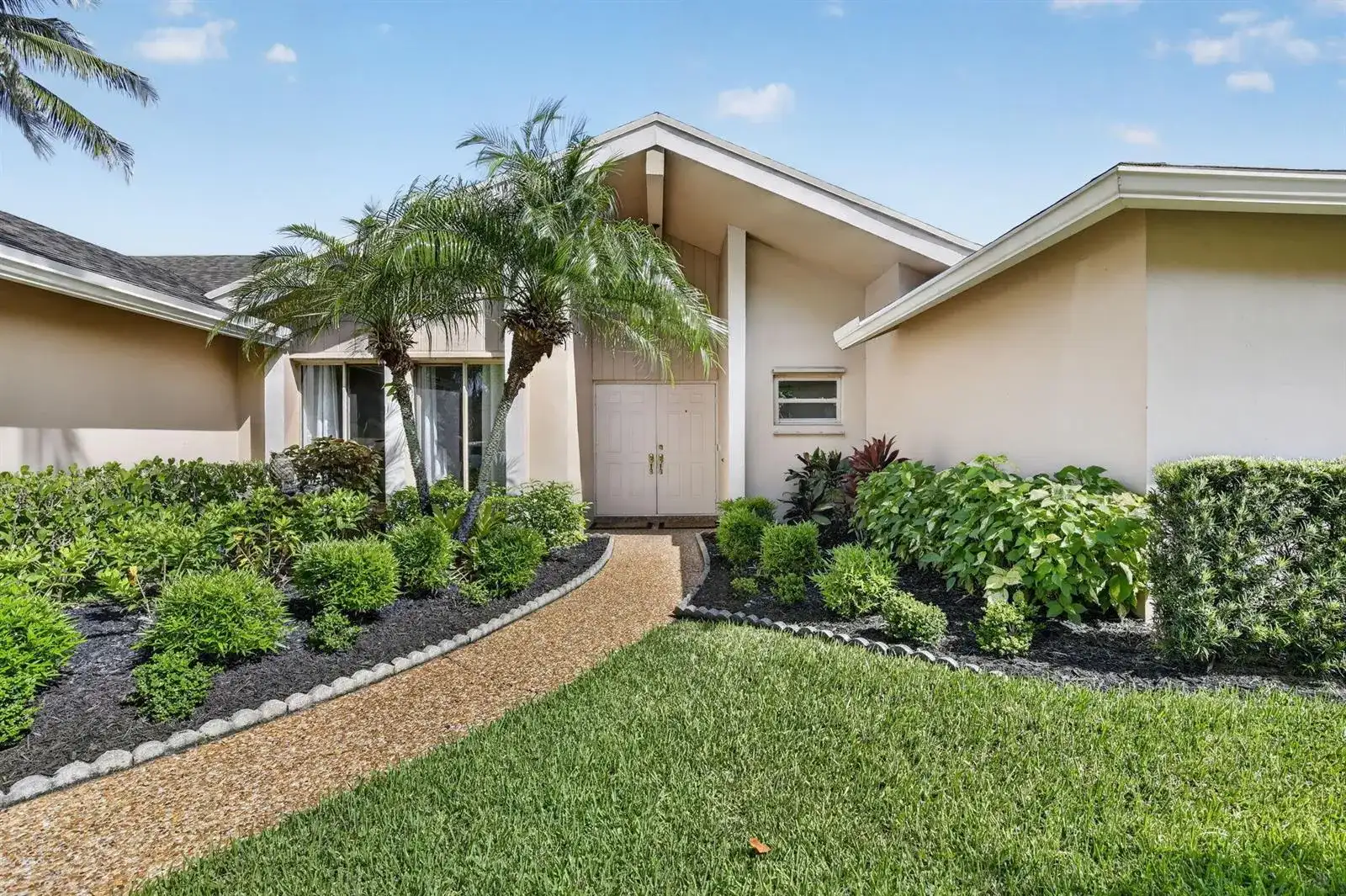 9821 SW 1ST Court, Plantation FL 33324