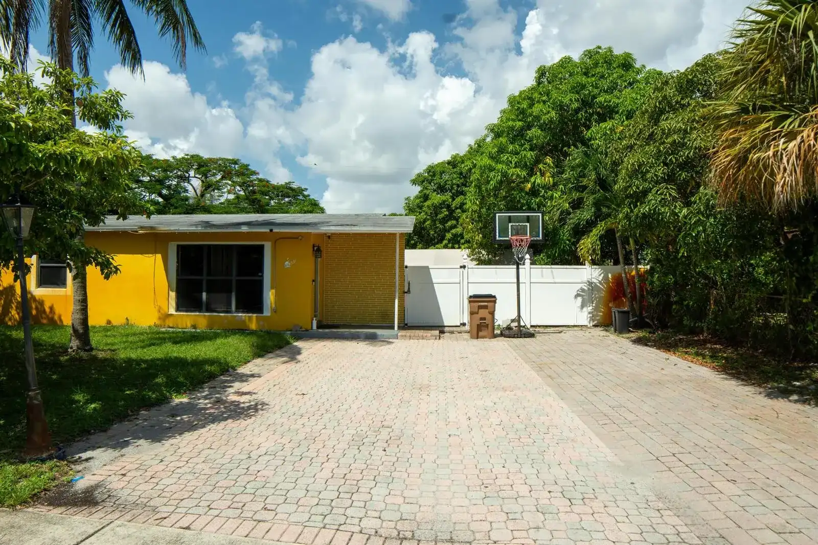 4731 NE 2ND, Deerfield Beach FL 33064