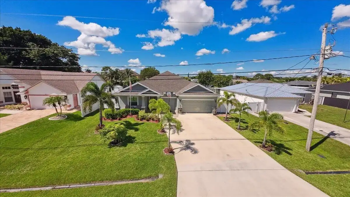 343 SE FISK Road, Port St. Lucie FL 34984