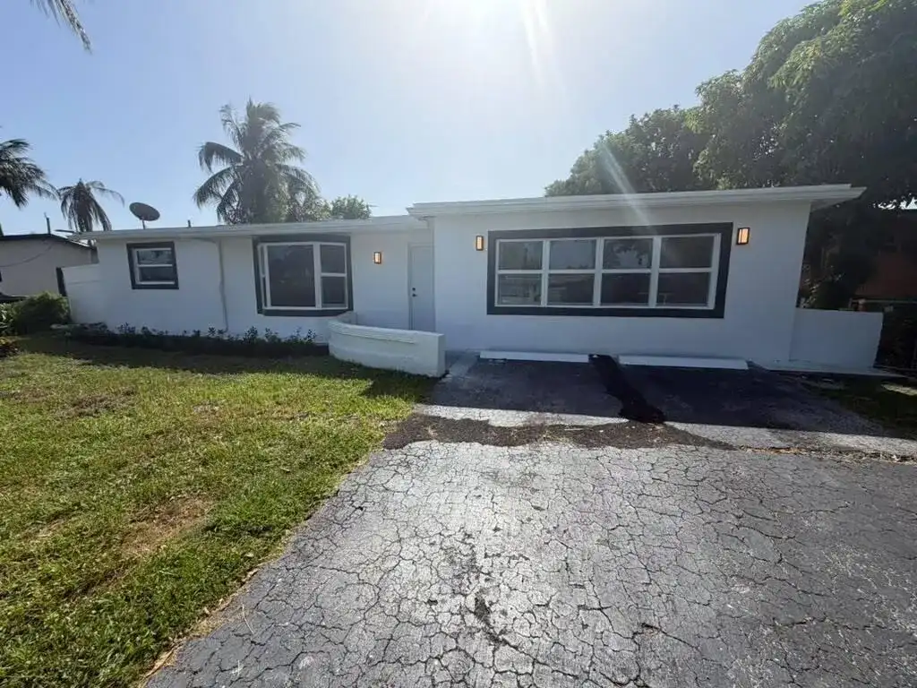 3911 NW 32ND Avenue, Lauderdale Lakes FL 33309