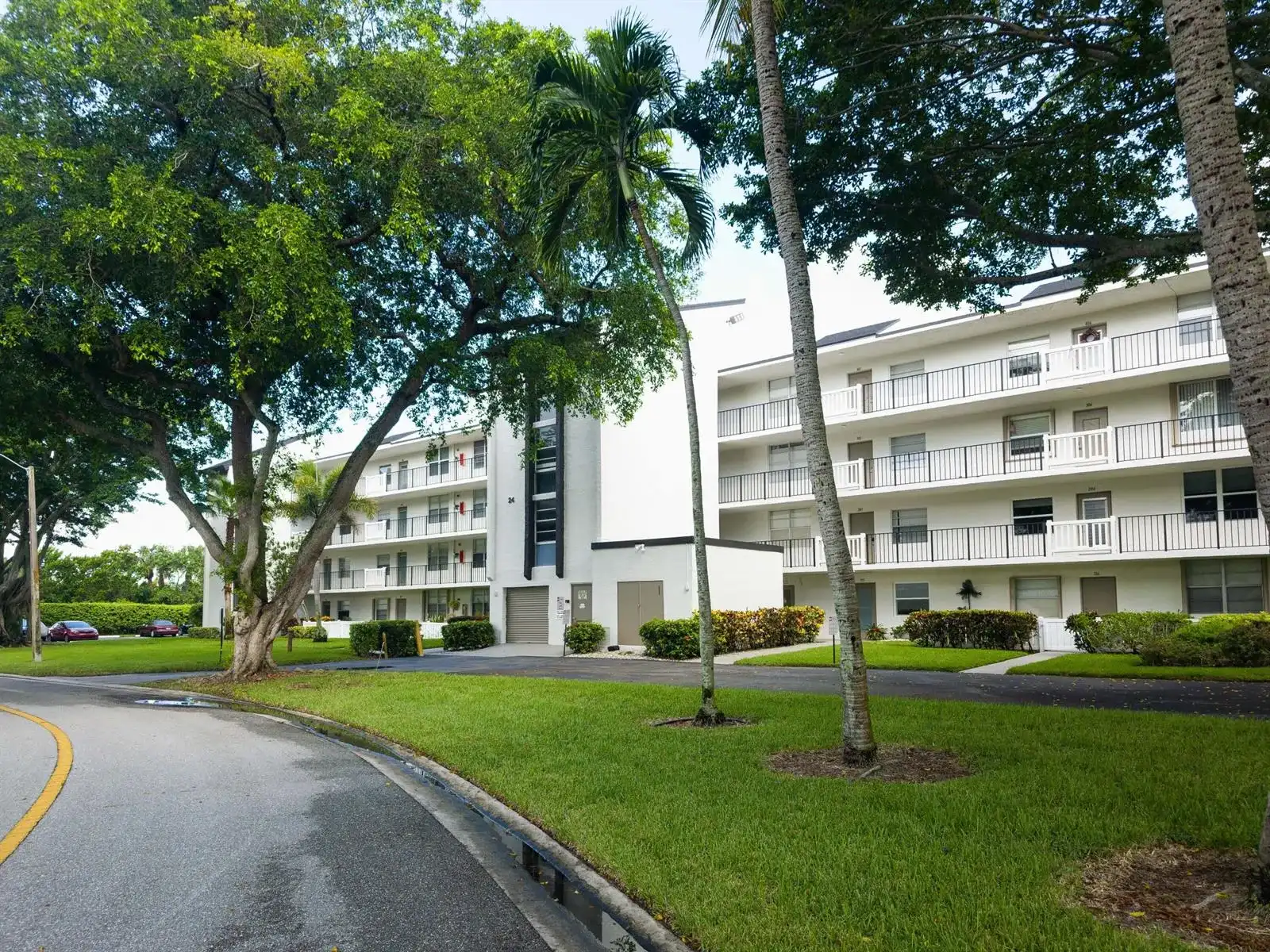 24 Abbey Lane # 301, Delray Beach FL 33446