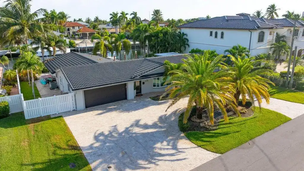 2401 NE 33RD Street, Lighthouse Point FL 33064