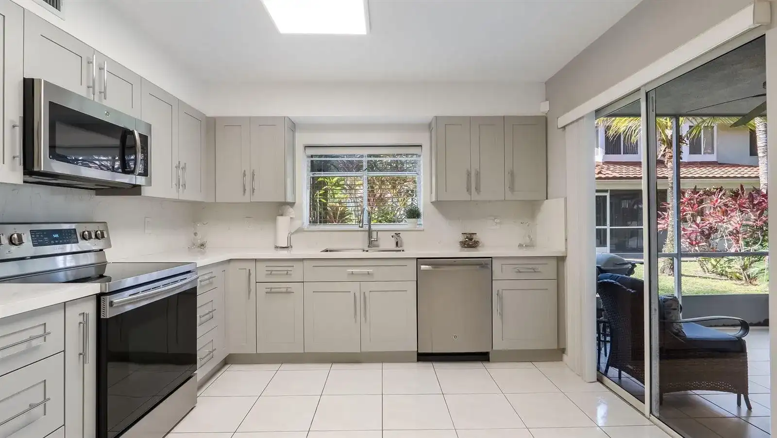 9265 NW 9TH Court, Plantation FL 33324
