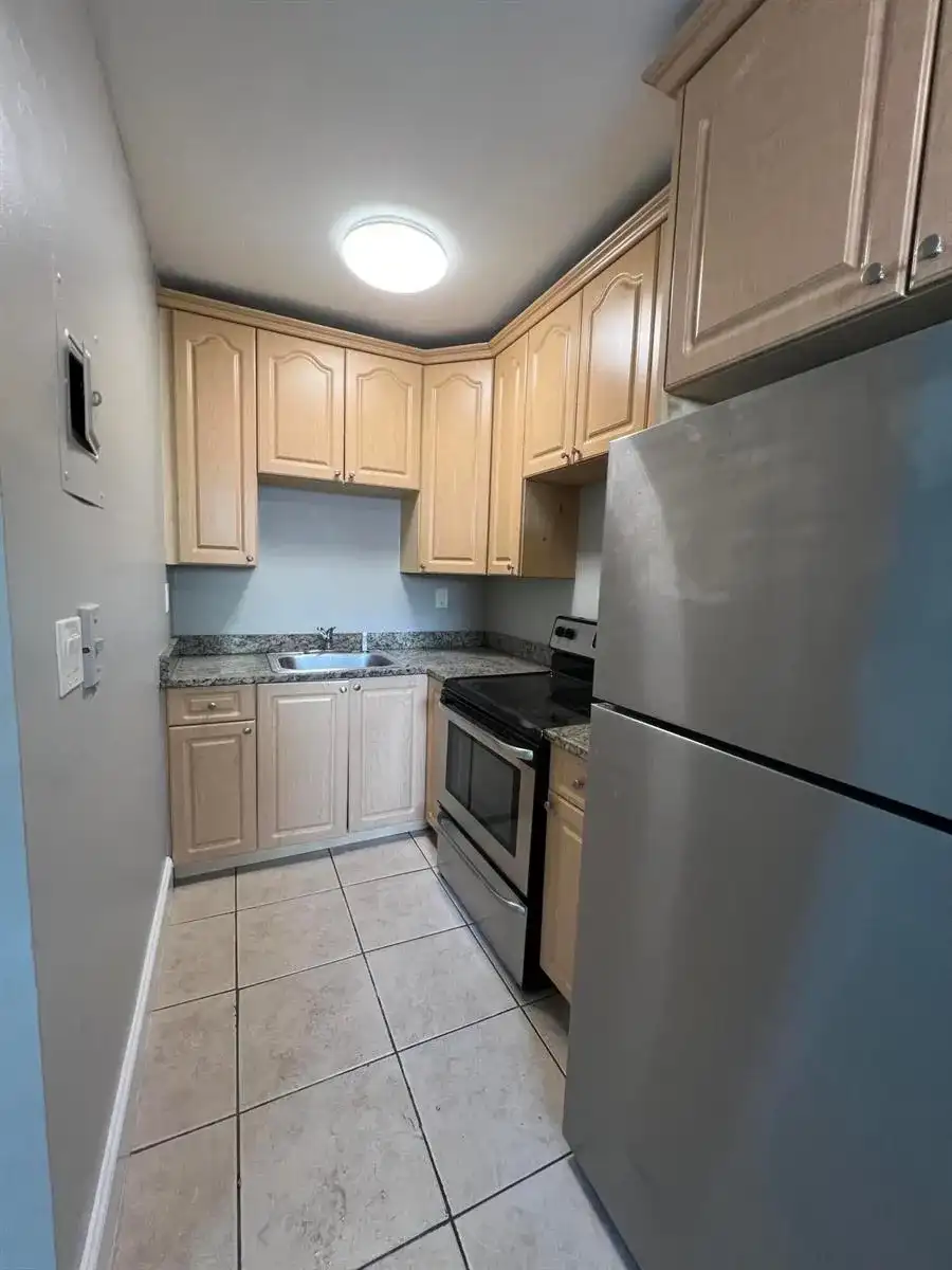 2016 NE 17TH Court # 6, Fort Lauderdale FL 33305