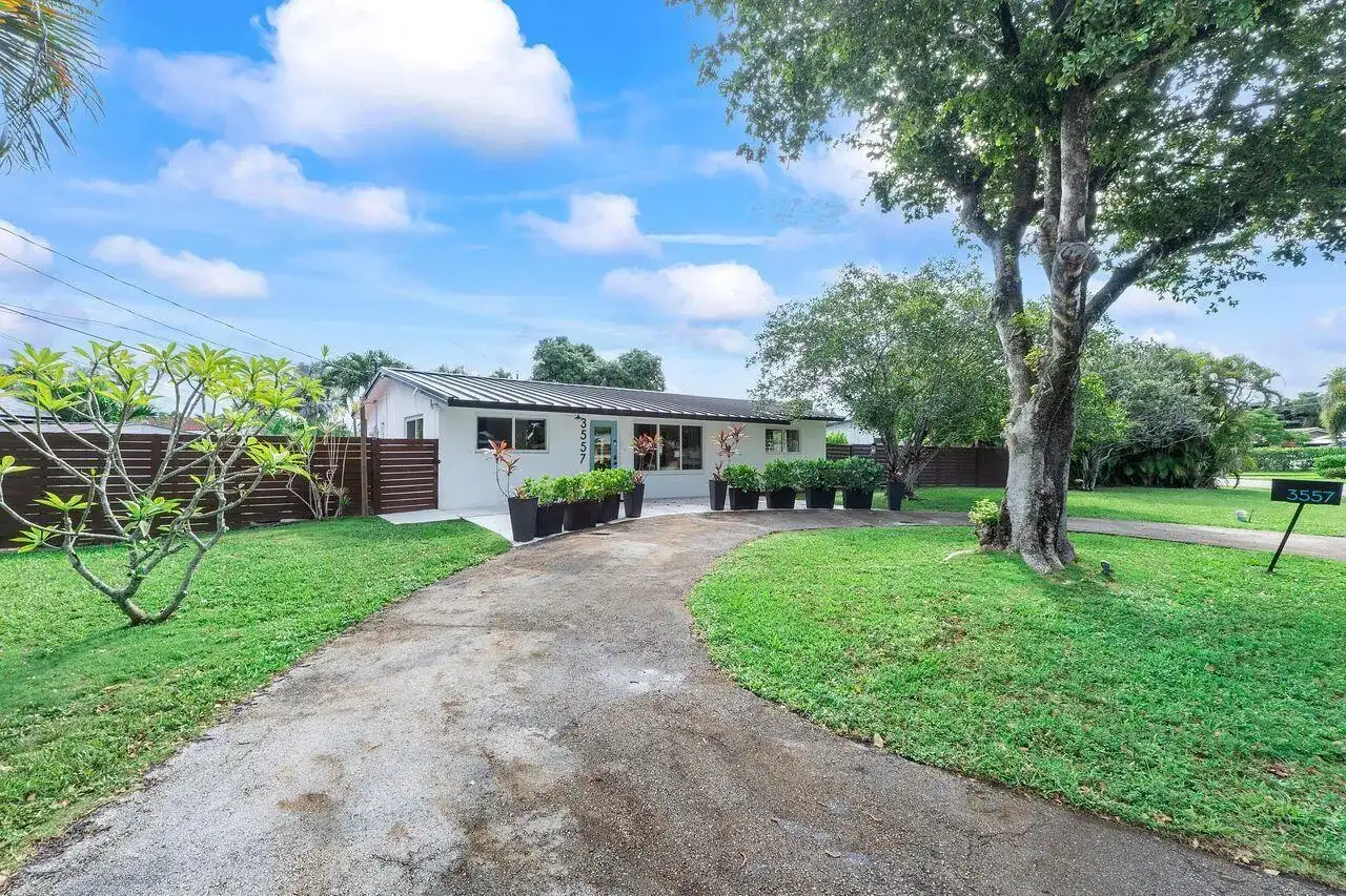 3557 LLOYD Drive, Oakland Park FL 33309