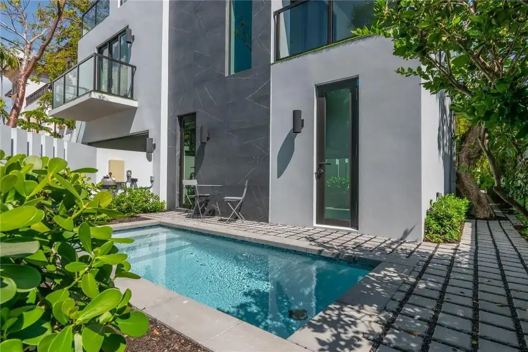 1310 SE 2ND Street, Fort Lauderdale FL 33301