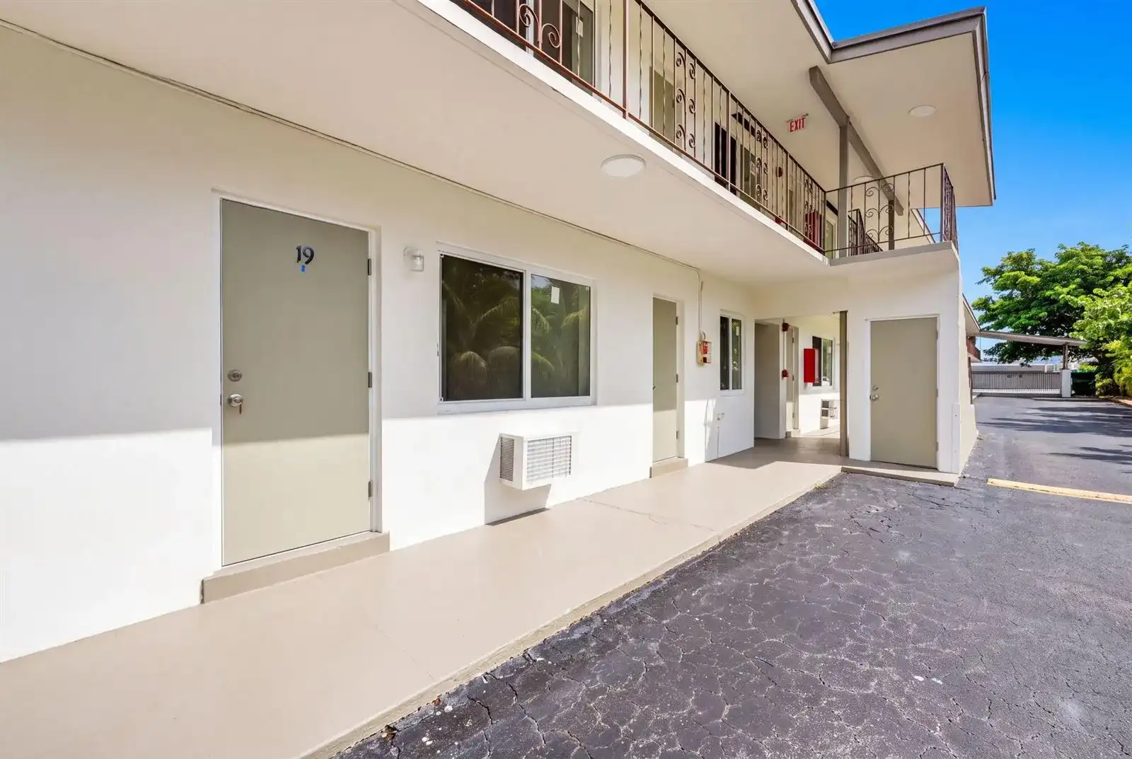 60 NW 79TH Street # 19, Miami FL 33150