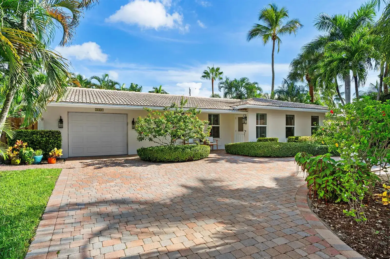 2641 NE 52nd Street, Lighthouse Point FL 33064