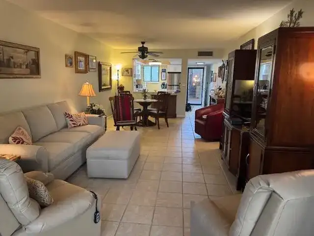 3154 Via Poinciana # 115, Lake Worth FL 33467