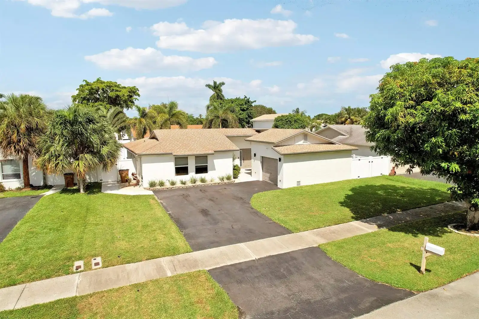 275 NW 37th Way, Deerfield Beach FL 33442