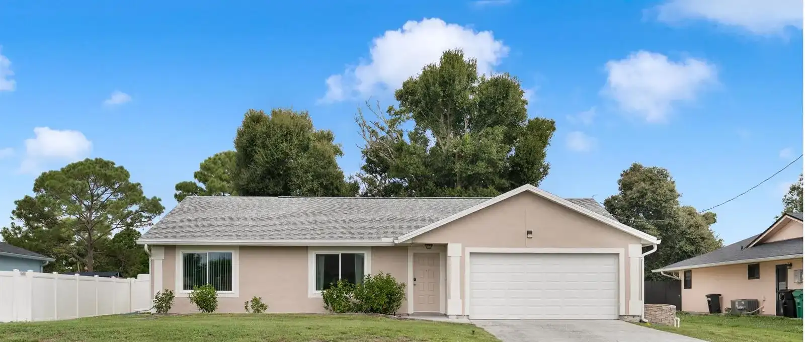 565 SW CHERRYHILL Road, Port St. Lucie FL 34953